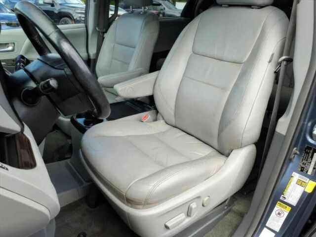 Серый Тойота Сиенна, объемом двигателя 2.7 л и пробегом 70 тыс. км за 4200 $, фото 8 на Automoto.ua