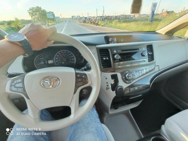 Серый Тойота Сиенна, объемом двигателя 3.5 л и пробегом 180 тыс. км за 17229 $, фото 18 на Automoto.ua