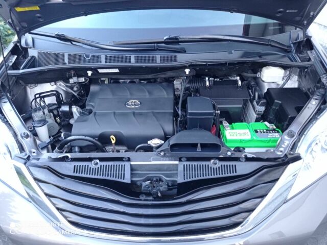 Серый Тойота Сиенна, объемом двигателя 3.5 л и пробегом 180 тыс. км за 17229 $, фото 23 на Automoto.ua