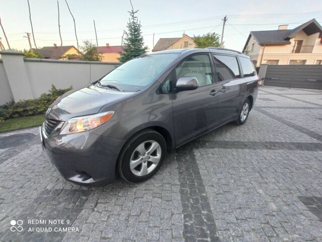 Серый Тойота Сиенна, объемом двигателя 3.5 л и пробегом 180 тыс. км за 17229 $, фото 1 на Automoto.ua