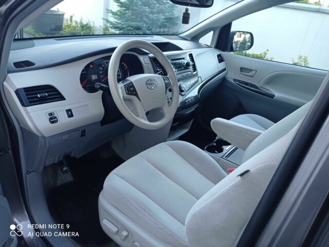 Серый Тойота Сиенна, объемом двигателя 3.5 л и пробегом 180 тыс. км за 17229 $, фото 7 на Automoto.ua