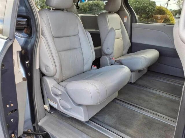 Серый Тойота Сиенна, объемом двигателя 2.7 л и пробегом 70 тыс. км за 4200 $, фото 12 на Automoto.ua