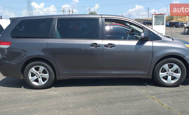 Сірий Тойота Сієнна, об'ємом двигуна 3.5 л та пробігом 178 тис. км за 15500 $, фото 2 на Automoto.ua