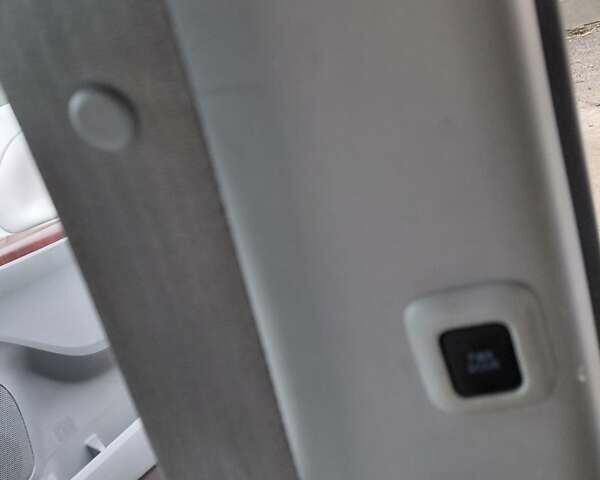 Серый Тойота Сиенна, объемом двигателя 3.46 л и пробегом 127 тыс. км за 15500 $, фото 10 на Automoto.ua