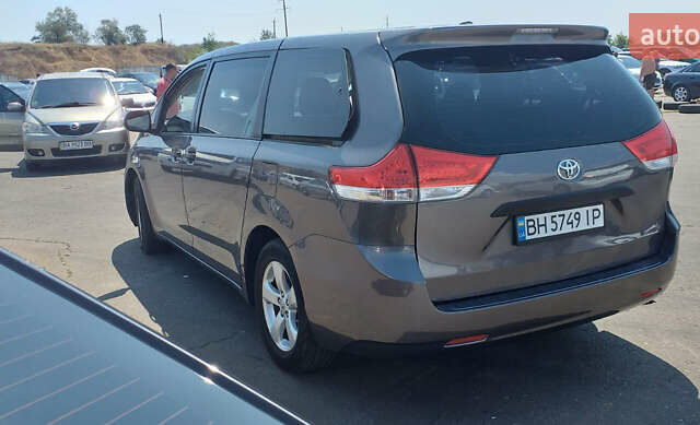 Сірий Тойота Сієнна, об'ємом двигуна 3.5 л та пробігом 178 тис. км за 15500 $, фото 5 на Automoto.ua