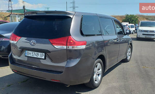 Сірий Тойота Сієнна, об'ємом двигуна 3.5 л та пробігом 178 тис. км за 15500 $, фото 4 на Automoto.ua