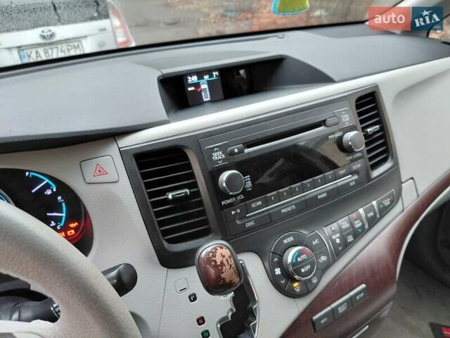 Серый Тойота Сиенна, объемом двигателя 3.46 л и пробегом 127 тыс. км за 15500 $, фото 27 на Automoto.ua