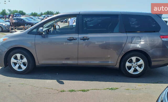 Сірий Тойота Сієнна, об'ємом двигуна 3.5 л та пробігом 178 тис. км за 15500 $, фото 3 на Automoto.ua