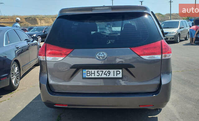Сірий Тойота Сієнна, об'ємом двигуна 3.5 л та пробігом 178 тис. км за 15500 $, фото 6 на Automoto.ua