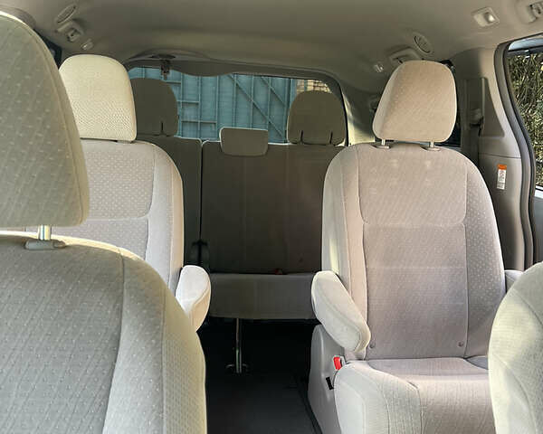 Серый Тойота Сиенна, объемом двигателя 3.5 л и пробегом 217 тыс. км за 20900 $, фото 8 на Automoto.ua