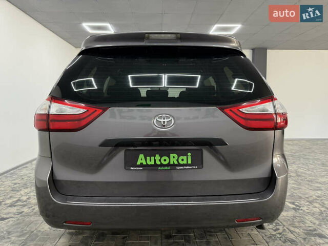 Сірий Тойота Сієнна, об'ємом двигуна 3.46 л та пробігом 170 тис. км за 17300 $, фото 5 на Automoto.ua