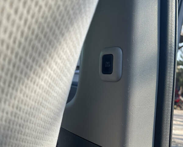 Серый Тойота Сиенна, объемом двигателя 3.5 л и пробегом 217 тыс. км за 20900 $, фото 7 на Automoto.ua