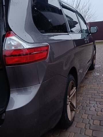 Сірий Тойота Сієнна, об'ємом двигуна 3.46 л та пробігом 120 тис. км за 20500 $, фото 3 на Automoto.ua