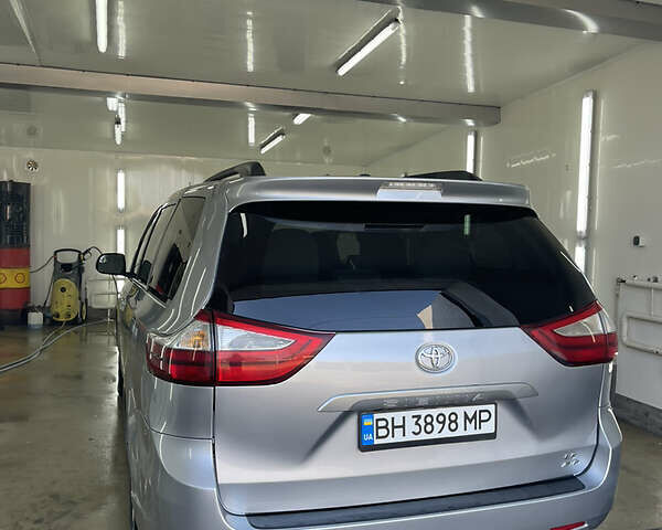 Серый Тойота Сиенна, объемом двигателя 3.5 л и пробегом 217 тыс. км за 20900 $, фото 2 на Automoto.ua