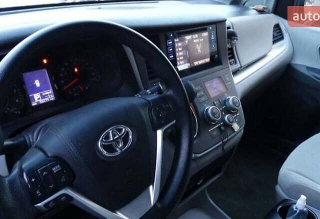 Серый Тойота Сиенна, объемом двигателя 3.46 л и пробегом 170 тыс. км за 16400 $, фото 3 на Automoto.ua