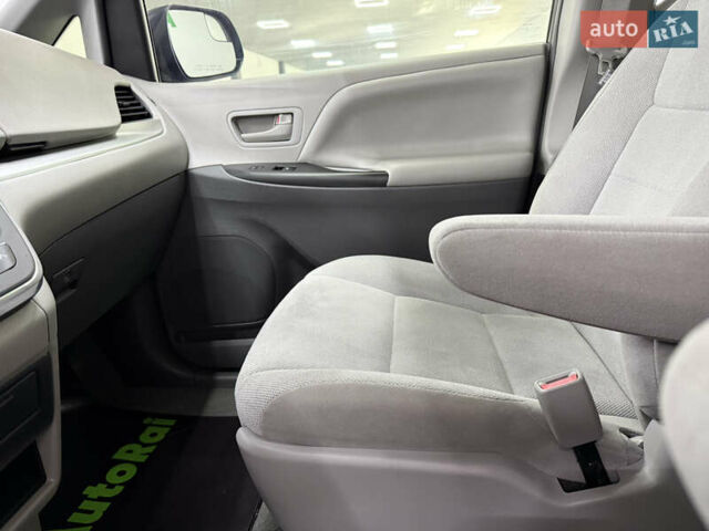 Сірий Тойота Сієнна, об'ємом двигуна 3.46 л та пробігом 170 тис. км за 17300 $, фото 23 на Automoto.ua