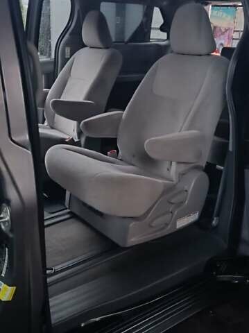 Сірий Тойота Сієнна, об'ємом двигуна 3.46 л та пробігом 120 тис. км за 20500 $, фото 28 на Automoto.ua