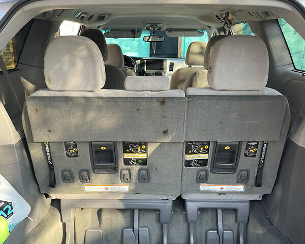 Серый Тойота Сиенна, объемом двигателя 3.5 л и пробегом 217 тыс. км за 20900 $, фото 9 на Automoto.ua