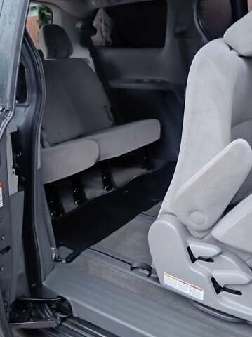 Сірий Тойота Сієнна, об'ємом двигуна 3.46 л та пробігом 120 тис. км за 20500 $, фото 33 на Automoto.ua