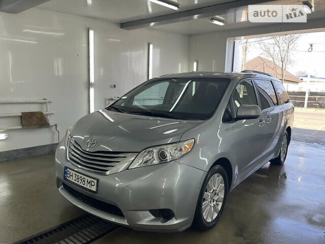 Серый Тойота Сиенна, объемом двигателя 3.5 л и пробегом 217 тыс. км за 20900 $, фото 3 на Automoto.ua