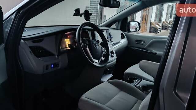 Сірий Тойота Сієнна, об'ємом двигуна 3.46 л та пробігом 120 тис. км за 20500 $, фото 21 на Automoto.ua