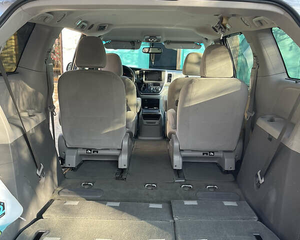 Серый Тойота Сиенна, объемом двигателя 3.5 л и пробегом 217 тыс. км за 20900 $, фото 12 на Automoto.ua
