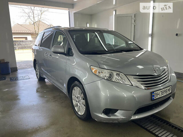 Серый Тойота Сиенна, объемом двигателя 3.5 л и пробегом 217 тыс. км за 20900 $, фото 4 на Automoto.ua