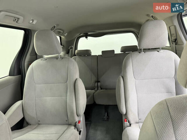 Сірий Тойота Сієнна, об'ємом двигуна 3.46 л та пробігом 170 тис. км за 17300 $, фото 18 на Automoto.ua