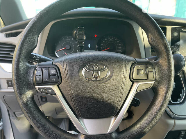 Серый Тойота Сиенна, объемом двигателя 3.5 л и пробегом 217 тыс. км за 20900 $, фото 13 на Automoto.ua