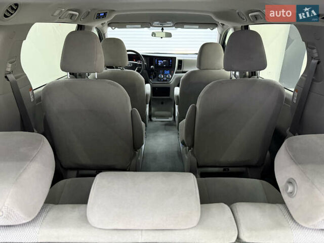 Сірий Тойота Сієнна, об'ємом двигуна 3.46 л та пробігом 170 тис. км за 17300 $, фото 20 на Automoto.ua