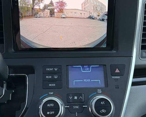 Серый Тойота Сиенна, объемом двигателя 3.46 л и пробегом 150 тыс. км за 21999 $, фото 49 на Automoto.ua