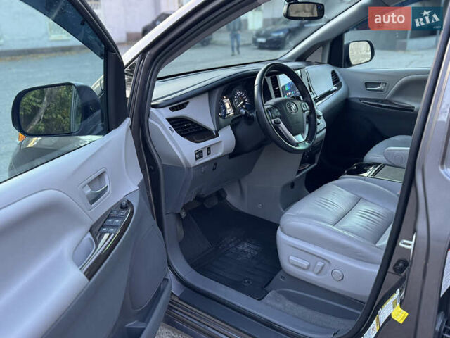 Серый Тойота Сиенна, объемом двигателя 3.46 л и пробегом 150 тыс. км за 21999 $, фото 12 на Automoto.ua