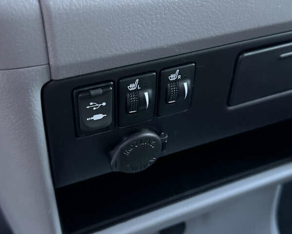 Серый Тойота Сиенна, объемом двигателя 3.46 л и пробегом 150 тыс. км за 21212 $, фото 19 на Automoto.ua