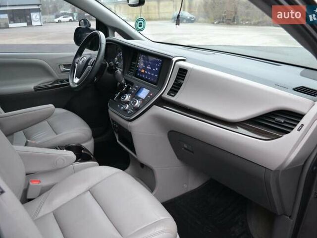 Серый Тойота Сиенна, объемом двигателя 3.5 л и пробегом 167 тыс. км за 20600 $, фото 20 на Automoto.ua