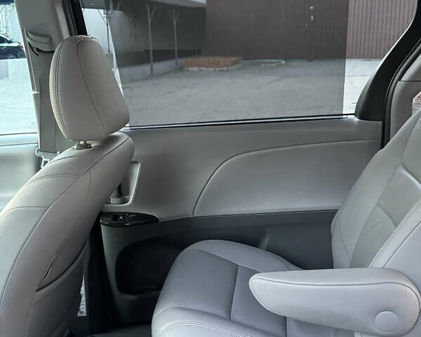 Серый Тойота Сиенна, объемом двигателя 3.46 л и пробегом 150 тыс. км за 21212 $, фото 40 на Automoto.ua