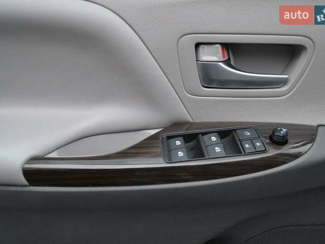 Серый Тойота Сиенна, объемом двигателя 3.5 л и пробегом 167 тыс. км за 20600 $, фото 11 на Automoto.ua