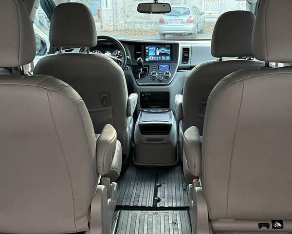 Серый Тойота Сиенна, объемом двигателя 3.46 л и пробегом 150 тыс. км за 21999 $, фото 41 на Automoto.ua