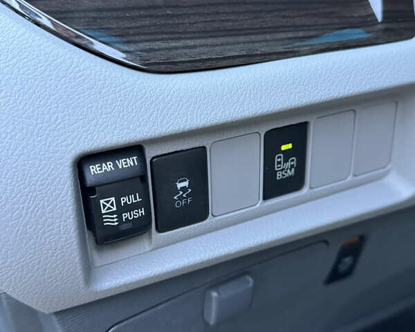 Серый Тойота Сиенна, объемом двигателя 3.46 л и пробегом 150 тыс. км за 21999 $, фото 14 на Automoto.ua