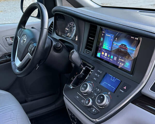 Серый Тойота Сиенна, объемом двигателя 3.46 л и пробегом 150 тыс. км за 21999 $, фото 26 на Automoto.ua