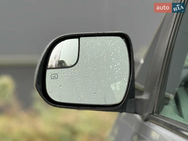 Серый Тойота Сиенна, объемом двигателя 3.46 л и пробегом 240 тыс. км за 15900 $, фото 10 на Automoto.ua