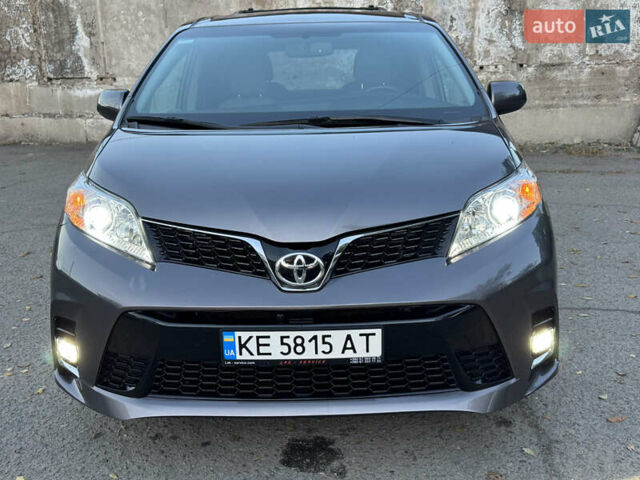 Серый Тойота Сиенна, объемом двигателя 3.46 л и пробегом 150 тыс. км за 21999 $, фото 44 на Automoto.ua