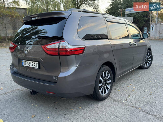 Серый Тойота Сиенна, объемом двигателя 3.46 л и пробегом 150 тыс. км за 21999 $, фото 2 на Automoto.ua