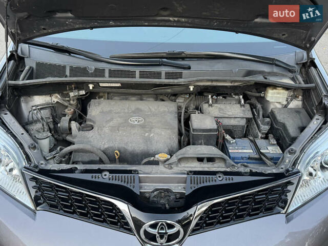 Серый Тойота Сиенна, объемом двигателя 3.46 л и пробегом 150 тыс. км за 21212 $, фото 56 на Automoto.ua