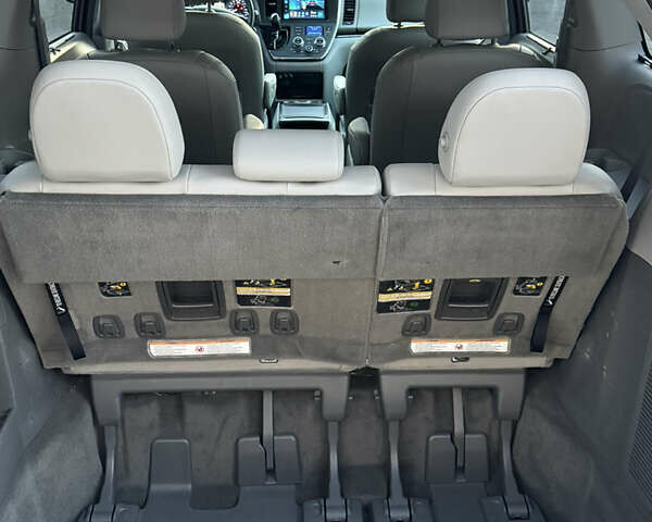 Серый Тойота Сиенна, объемом двигателя 3.46 л и пробегом 150 тыс. км за 21999 $, фото 36 на Automoto.ua