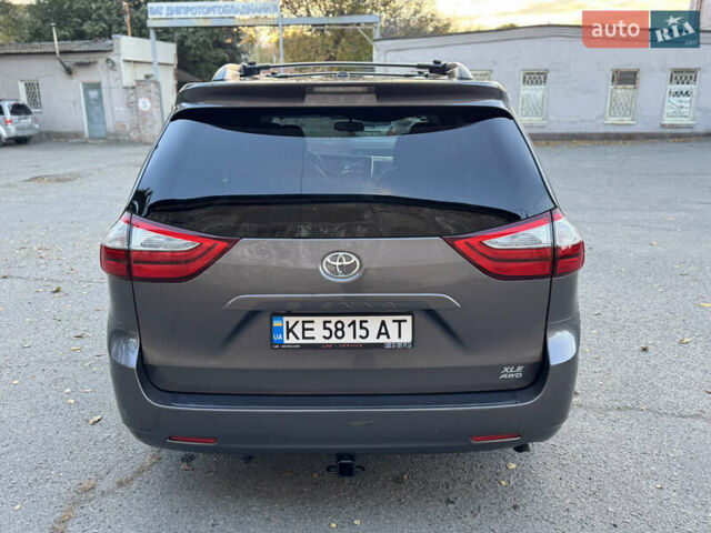 Серый Тойота Сиенна, объемом двигателя 3.46 л и пробегом 150 тыс. км за 21212 $, фото 3 на Automoto.ua