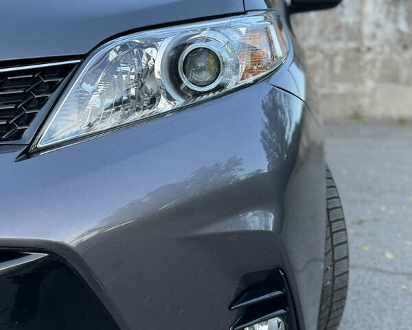 Серый Тойота Сиенна, объемом двигателя 3.46 л и пробегом 150 тыс. км за 21212 $, фото 7 на Automoto.ua