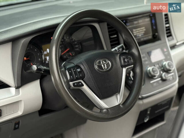 Серый Тойота Сиенна, объемом двигателя 3.46 л и пробегом 240 тыс. км за 15900 $, фото 14 на Automoto.ua