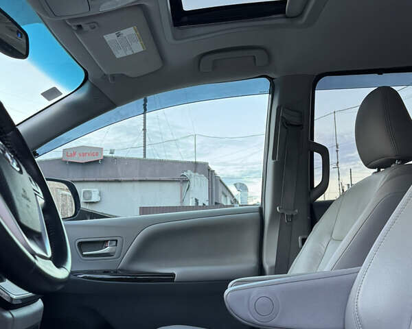 Серый Тойота Сиенна, объемом двигателя 3.46 л и пробегом 150 тыс. км за 21212 $, фото 21 на Automoto.ua