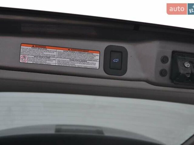 Серый Тойота Сиенна, объемом двигателя 3.5 л и пробегом 167 тыс. км за 20600 $, фото 18 на Automoto.ua