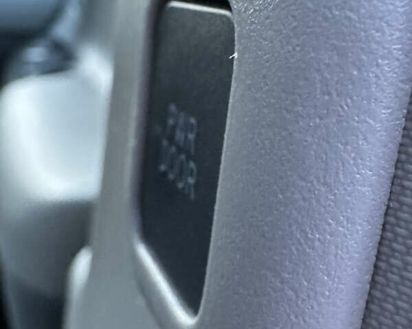 Серый Тойота Сиенна, объемом двигателя 3.46 л и пробегом 150 тыс. км за 21999 $, фото 30 на Automoto.ua